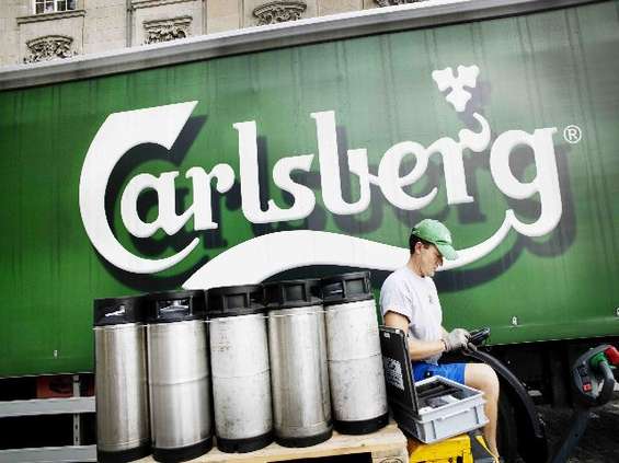 Sprzedaż Carlsberga skurczyła się przez chłodne lato 