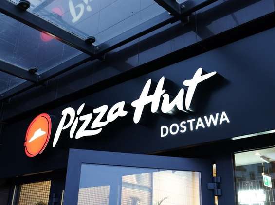 Pizza Hut znów otwiera 