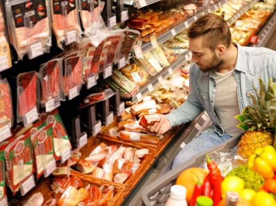 Marnowanie żywności: jak je ograniczyć w sklepie?