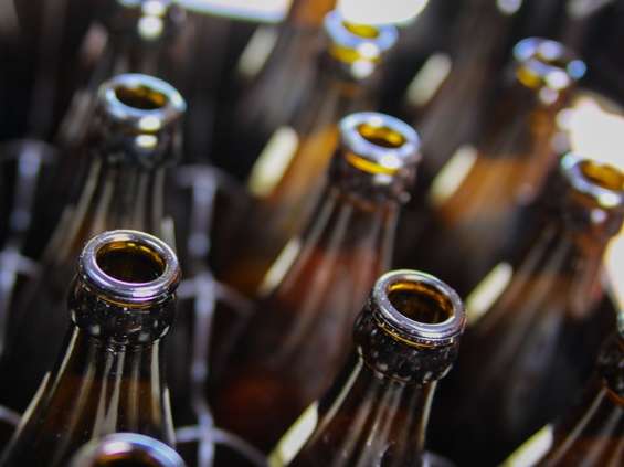 Brak paragonu barierą w oddawaniu butelek zwrotnych po piwie 