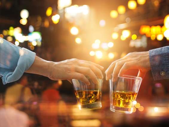 Co szkodzi whisky? Ano koronawirus