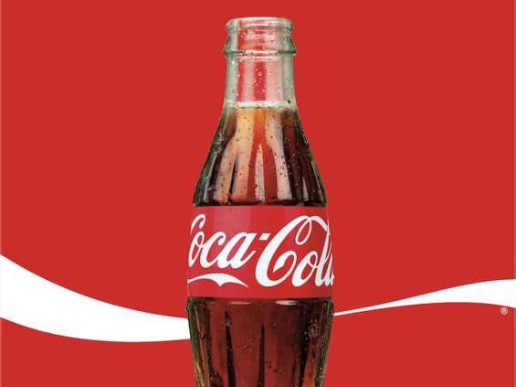 Coca-Cola rozdaje butelki swojego kultowego napoju 
