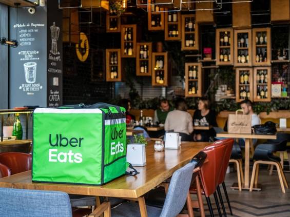 Uber Eats przedłuża bezprowizyjny odbiór osobisty