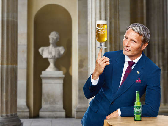 Mads Mikkelsen w globalnej kampanii Carlsbergampanię 