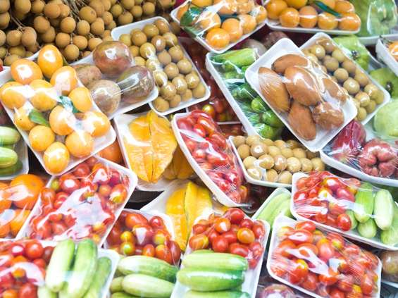 Polacy nie chcą pakowanych w plastik owoców i warzyw [BADANIE] 