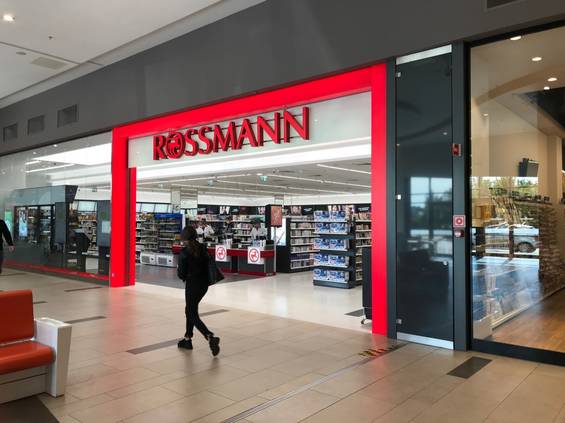 Do sklepów i magazynów Rossmanna wkracza cyfryzacja