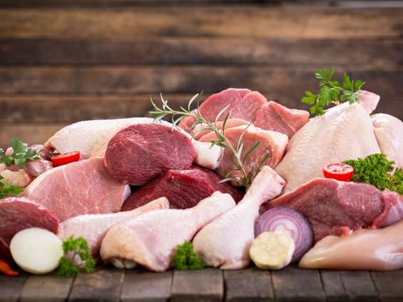 Polacy nie zamierzają rezygnować z jedzenia mięsa