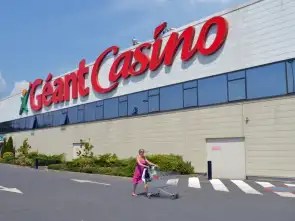 Casino sprzedaje swoje placówki znanej sieci handlowej